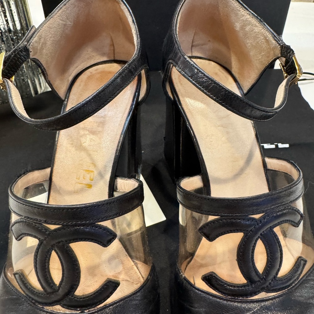 Authentic Chanel Black Chevron Women's Shoes - Picture 8 of 15